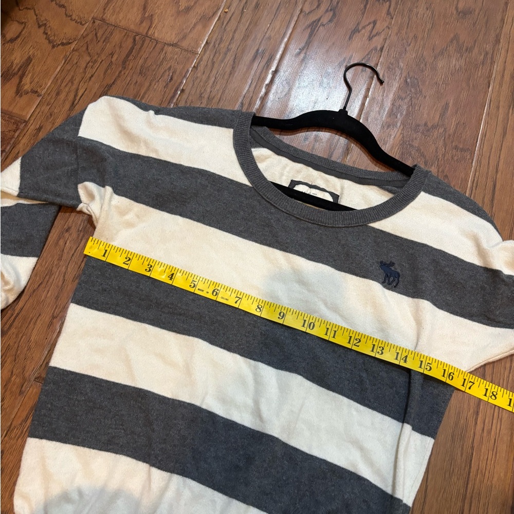 Abercrombie & Fitch Gray & Cream Striped Sweater Women’s Medium - Picture 9 of 10